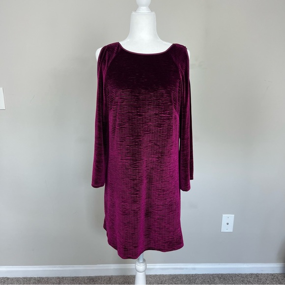 ADRIANNA PAPELL VELVET COLD SHOULDER SLEEVE DRESS SIZE 8 PETITE IN BURGUNDY - Picture 13 of 14